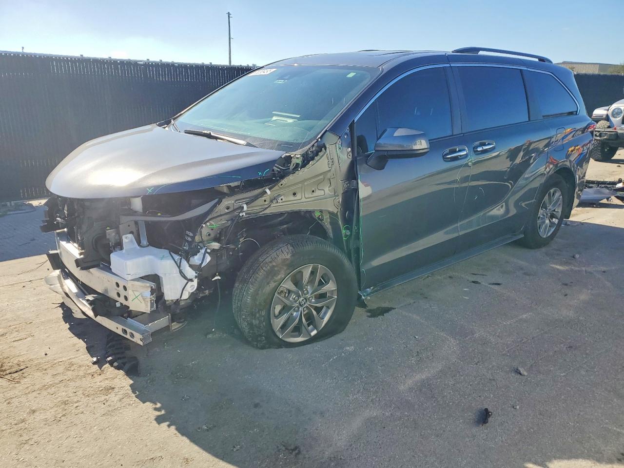 2025 TOYOTA SIENNA