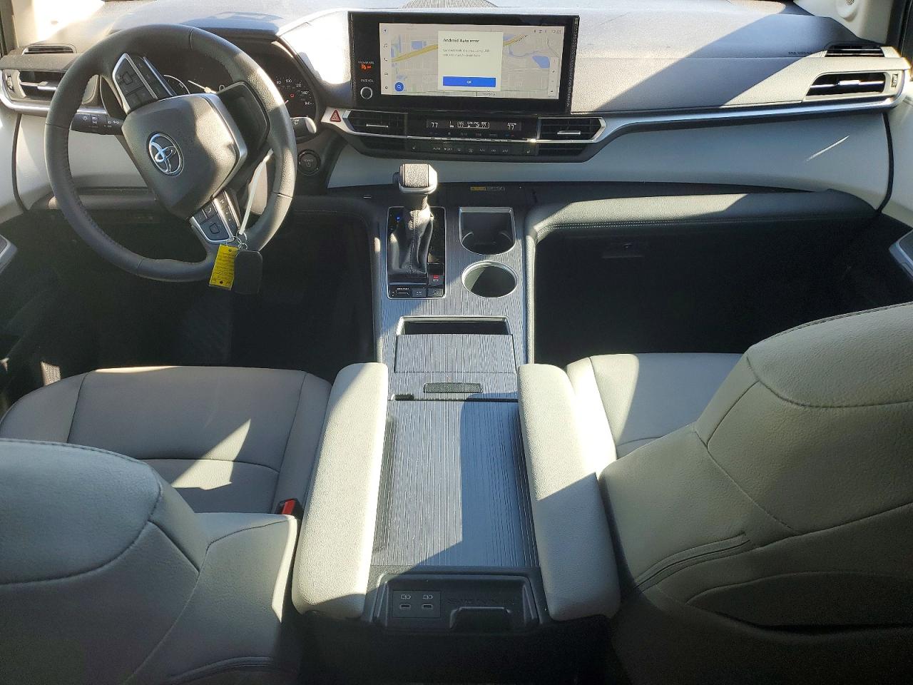 2025 TOYOTA SIENNA XLE photo 8