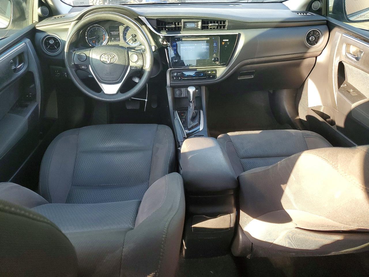 2017 TOYOTA COROLLA L photo 8