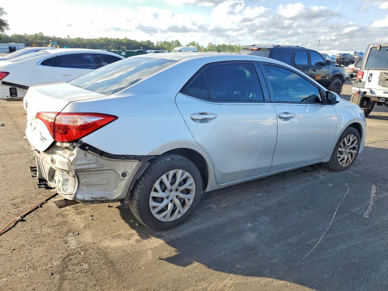 2017 TOYOTA COROLLA L photo 3