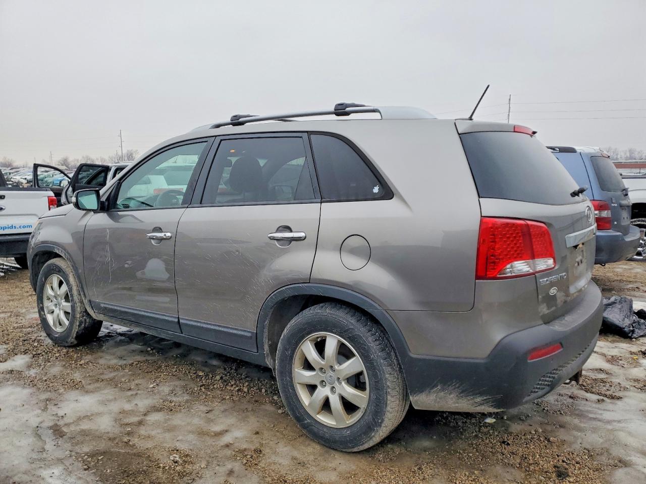 2013 KIA SORENTO LX photo 2