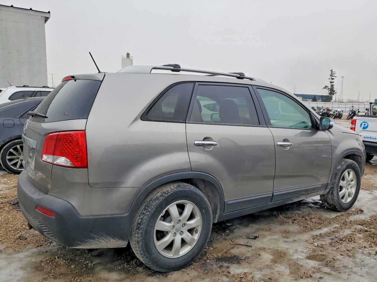 2013 KIA SORENTO LX photo 3