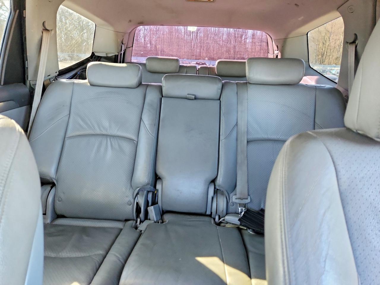 2009 KIA BORREGO LX photo 10