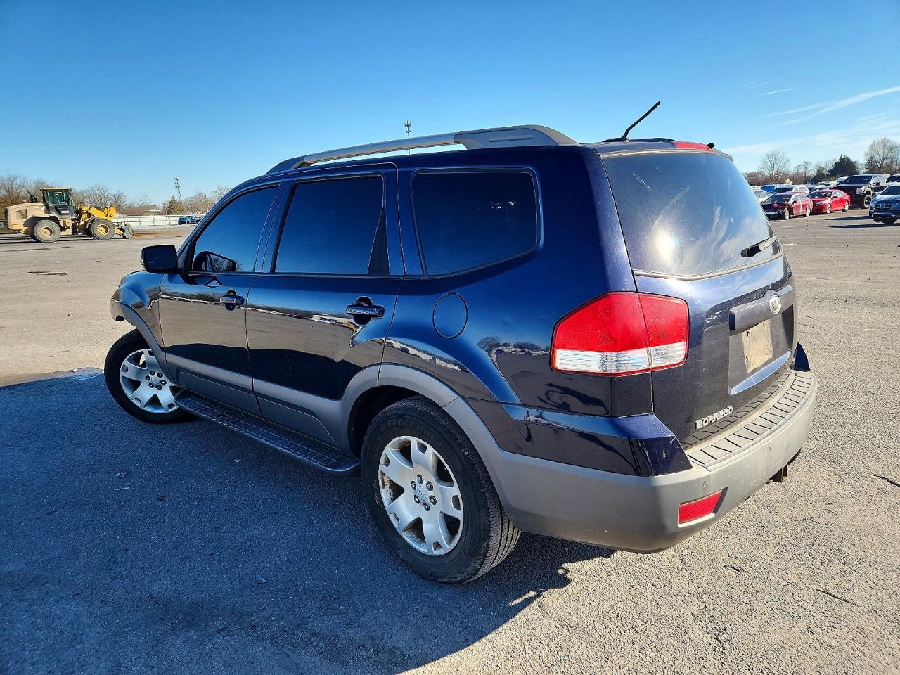 2009 KIA BORREGO LX photo 2