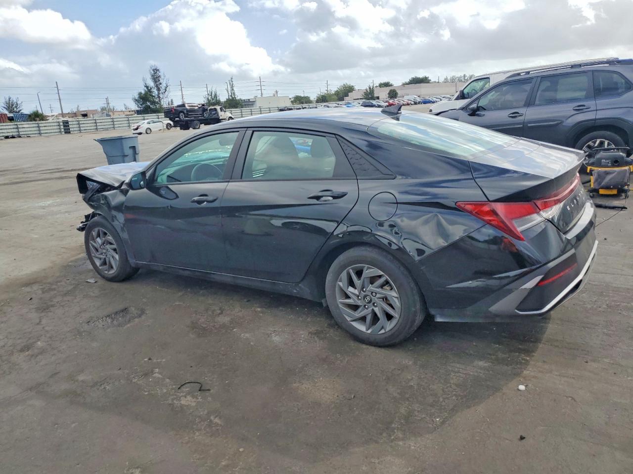 2024 HYUNDAI ELANTRA SEL photo 3
