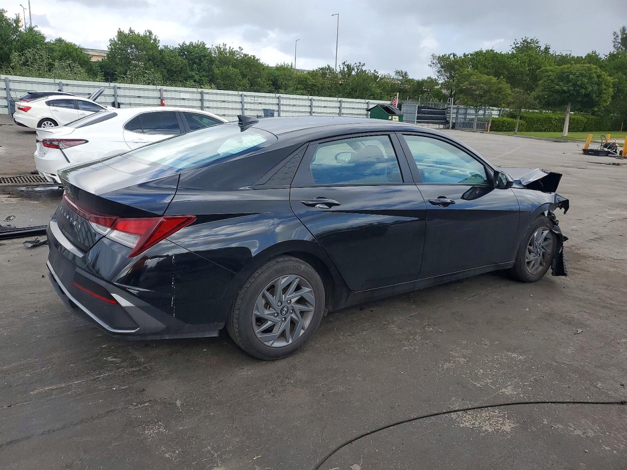 2024 HYUNDAI ELANTRA SEL photo 5