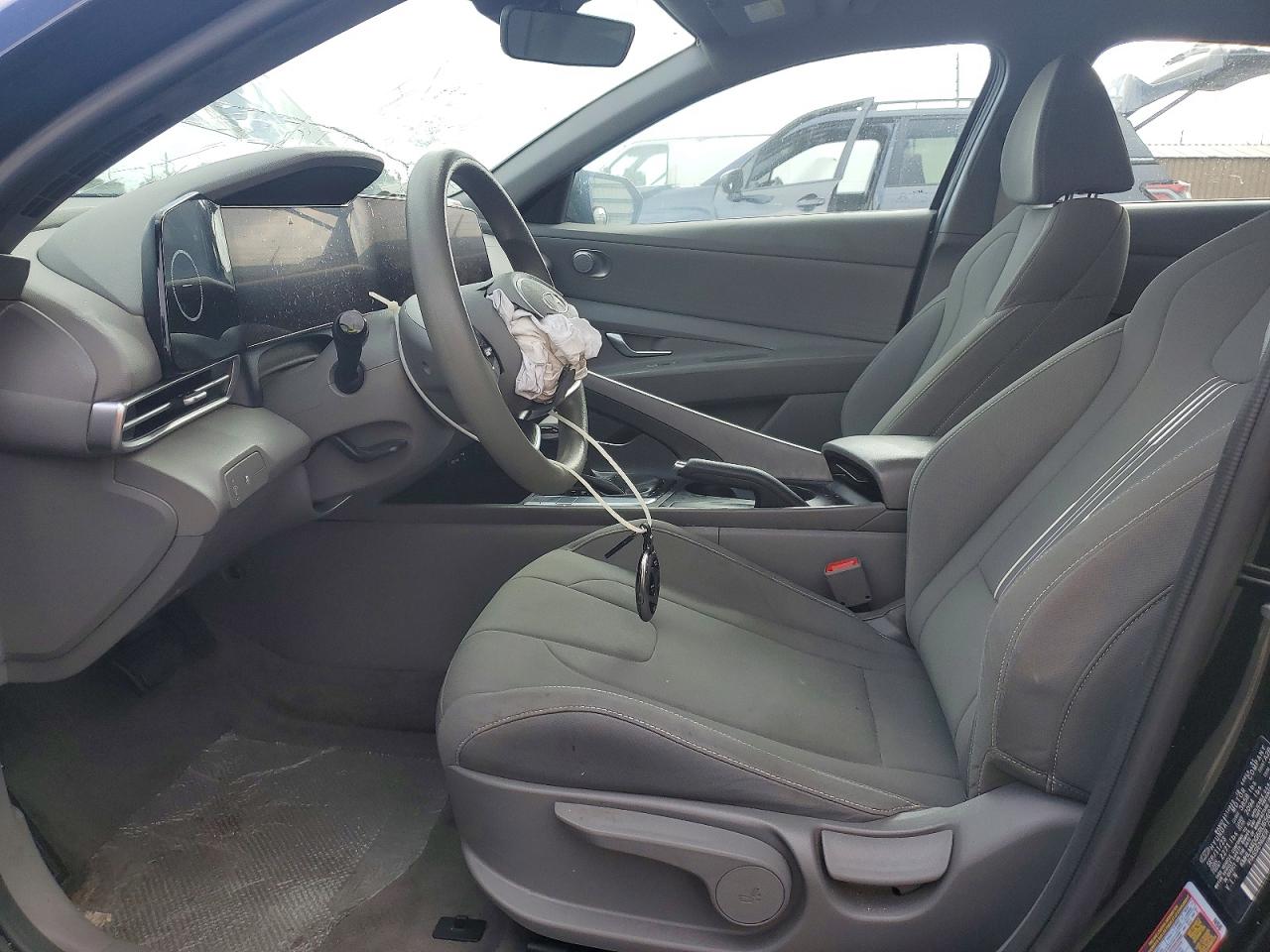 2024 HYUNDAI ELANTRA SEL photo 13