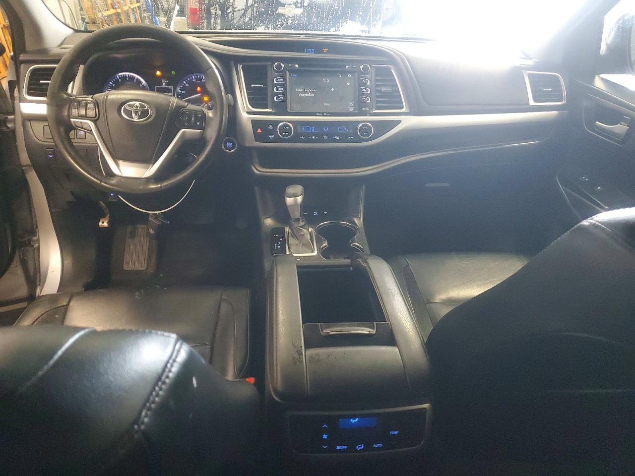 2014 TOYOTA HIGHLANDER XLE photo 8