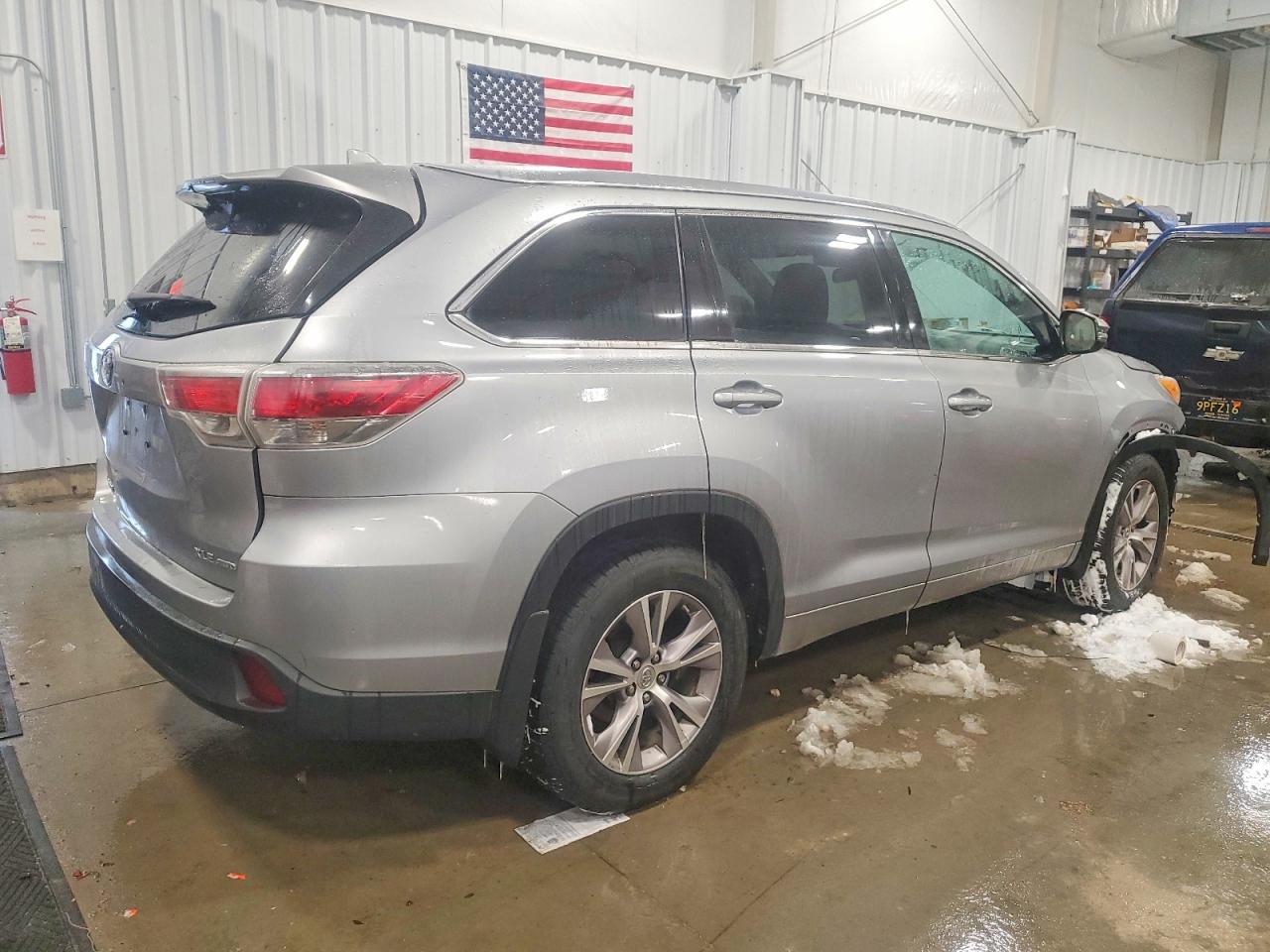 2014 TOYOTA HIGHLANDER XLE photo 3