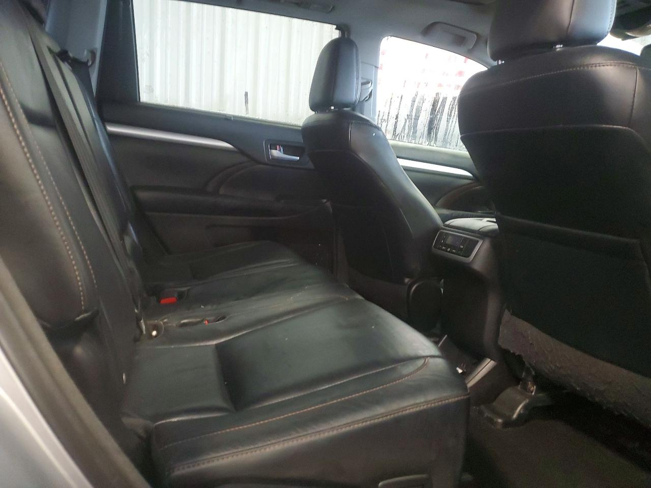 2014 TOYOTA HIGHLANDER XLE photo 11