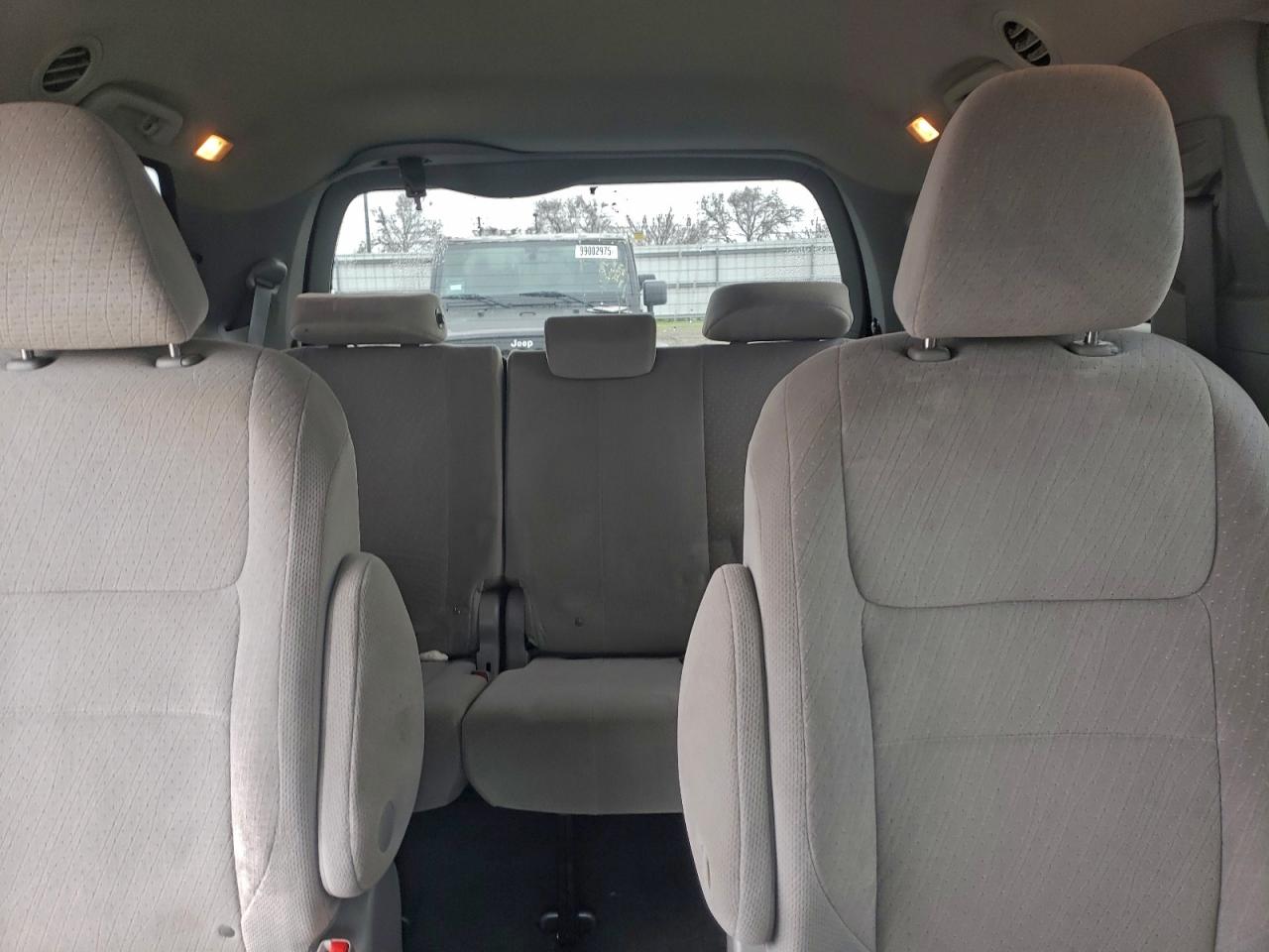 2015 TOYOTA SIENNA LE photo 10