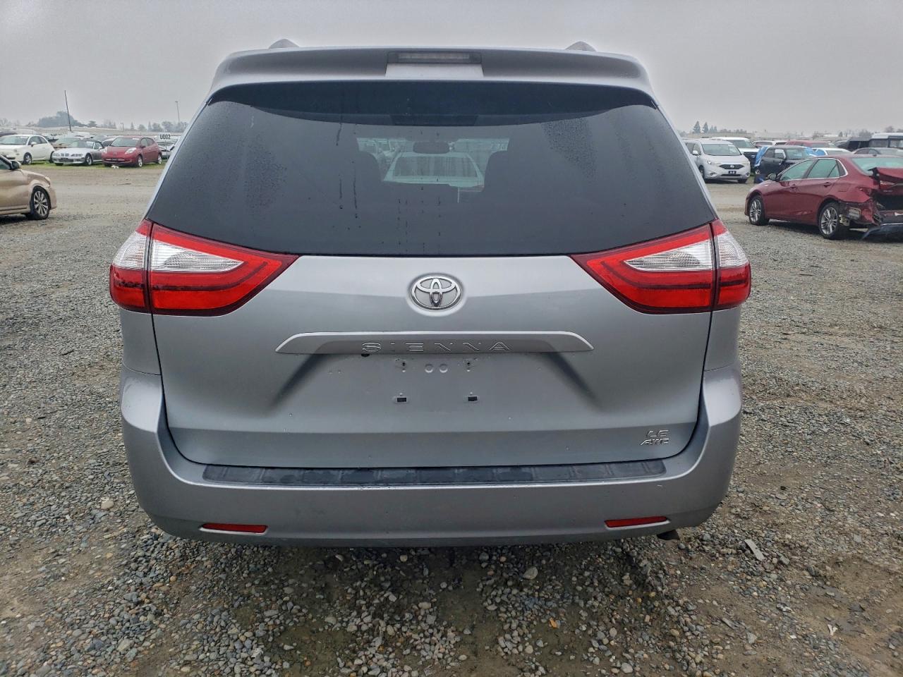 2015 TOYOTA SIENNA LE photo 6