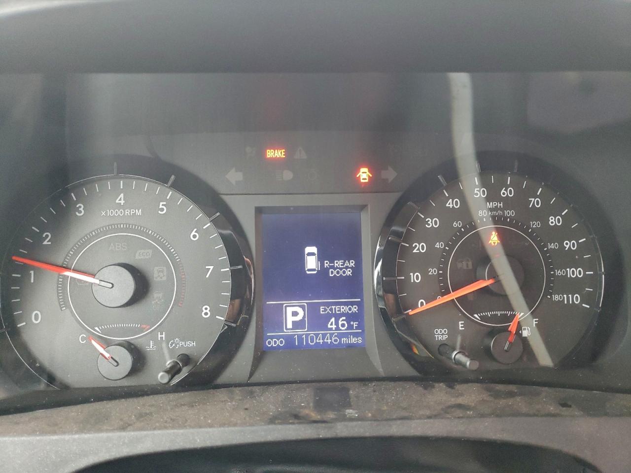 2015 TOYOTA SIENNA LE photo 9