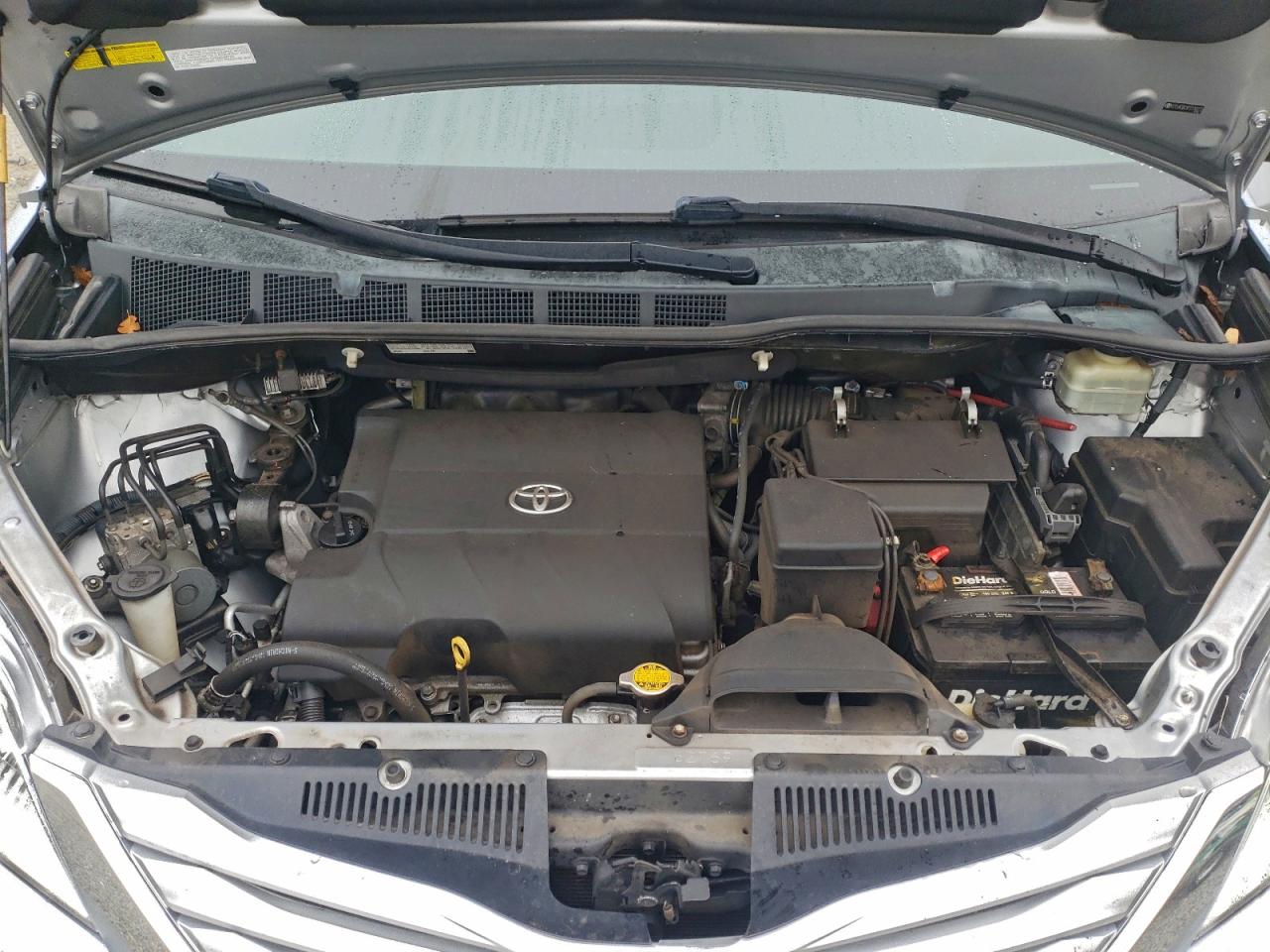 2015 TOYOTA SIENNA LE photo 12