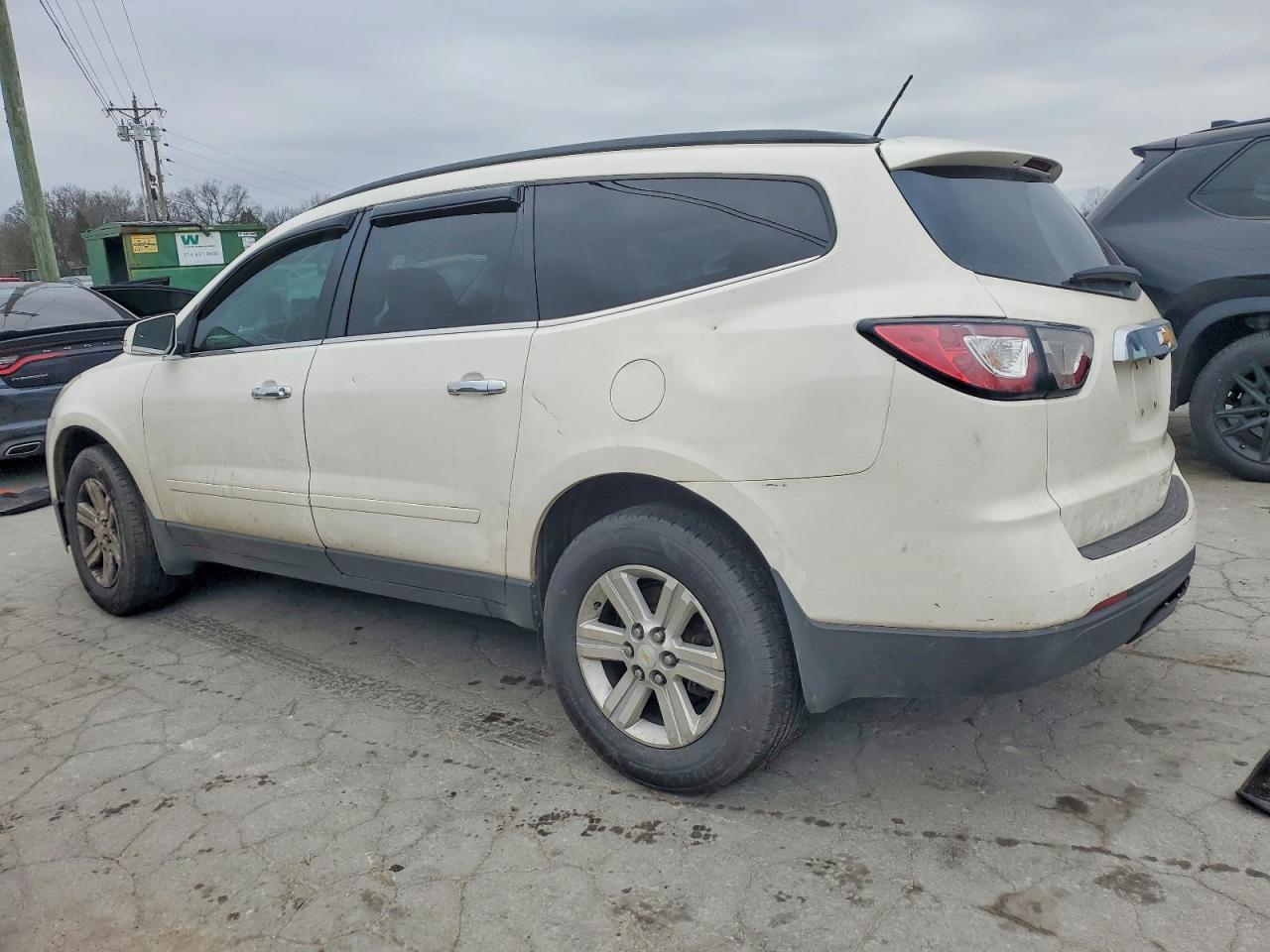 2014 CHEVROLET TRAVERSE LT photo 3