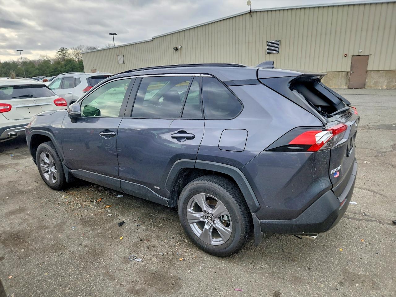 2025 TOYOTA RAV4 XLE photo 4