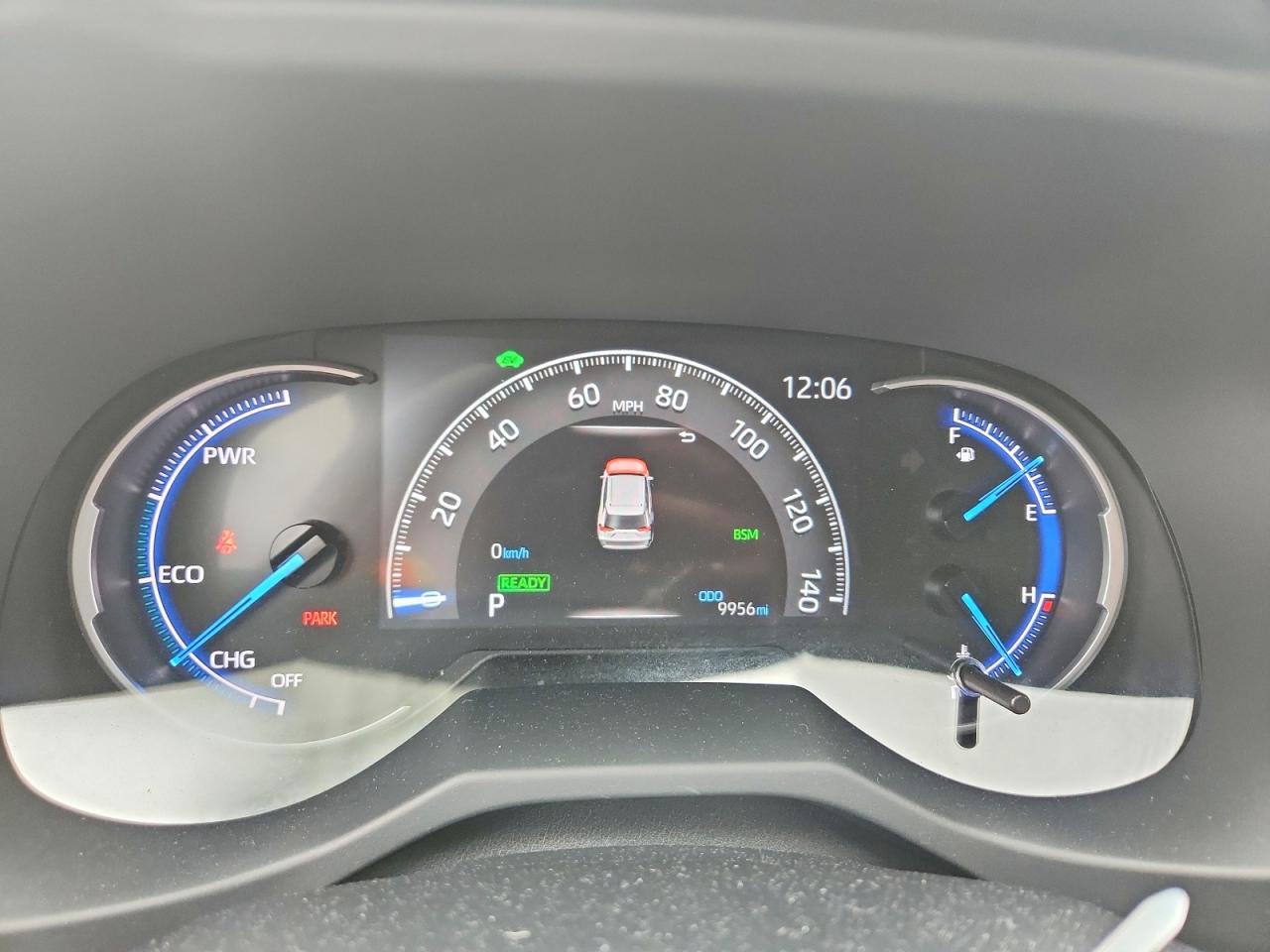 2025 TOYOTA RAV4 XLE photo 25