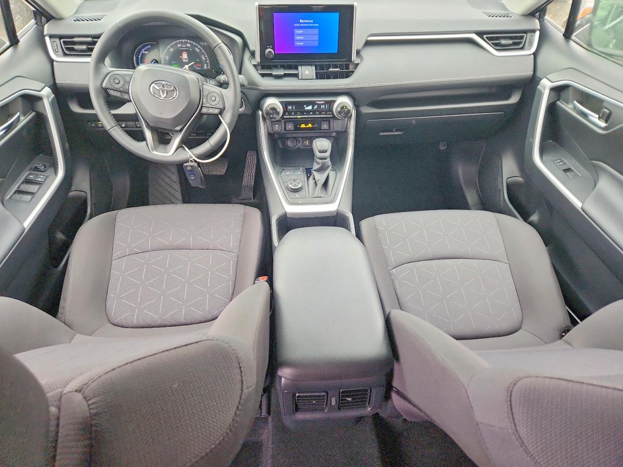 2025 TOYOTA RAV4 XLE photo 22