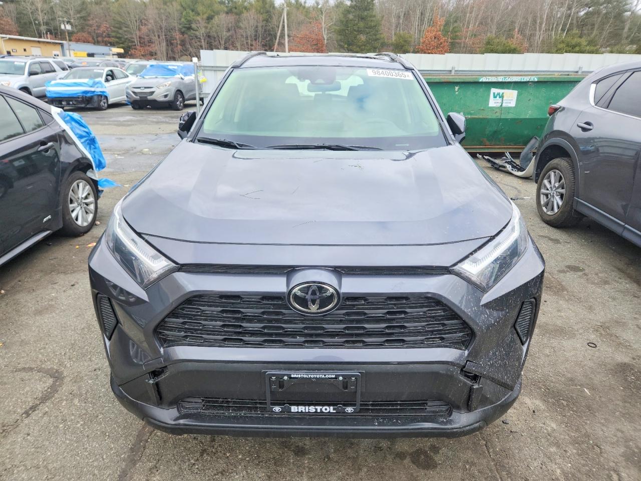 2025 TOYOTA RAV4 XLE photo 13