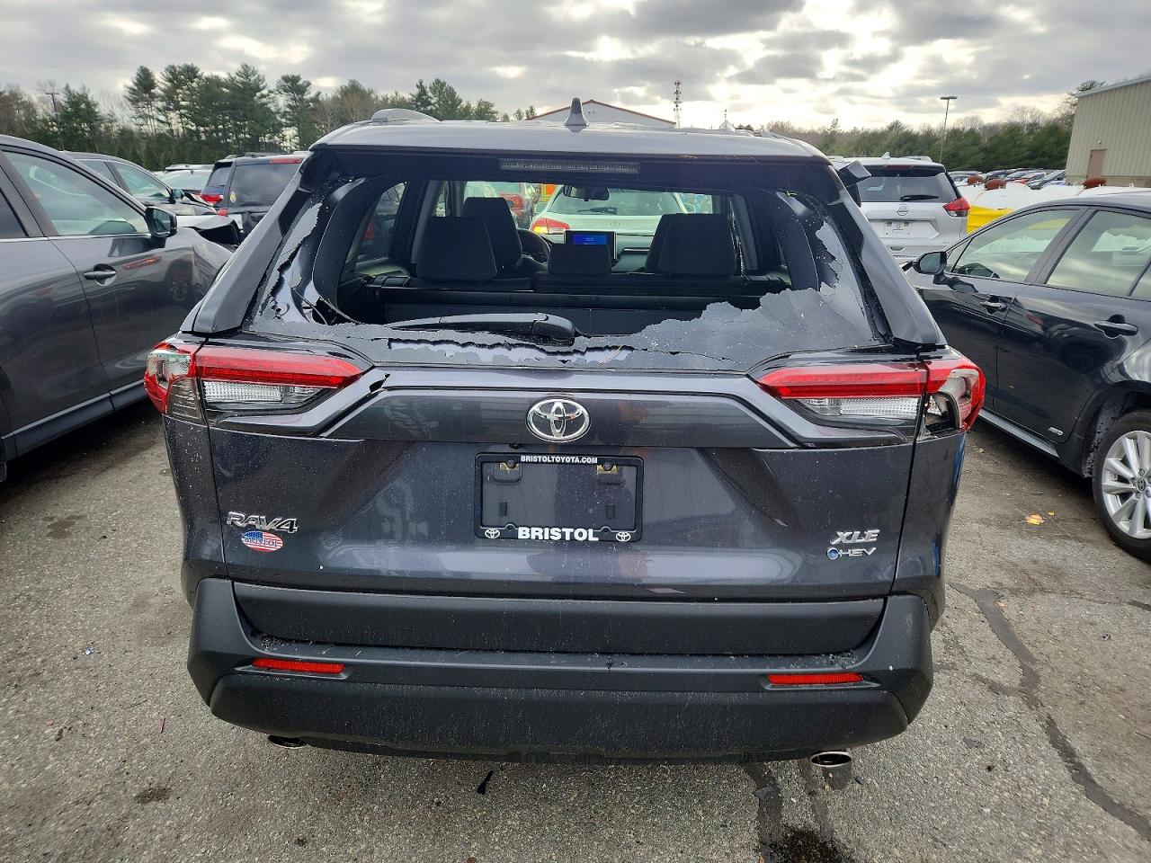 2025 TOYOTA RAV4 XLE photo 16