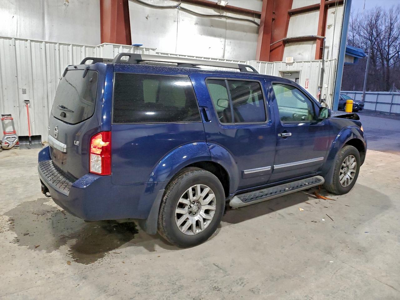 2011 NISSAN PATHFINDER S photo 3