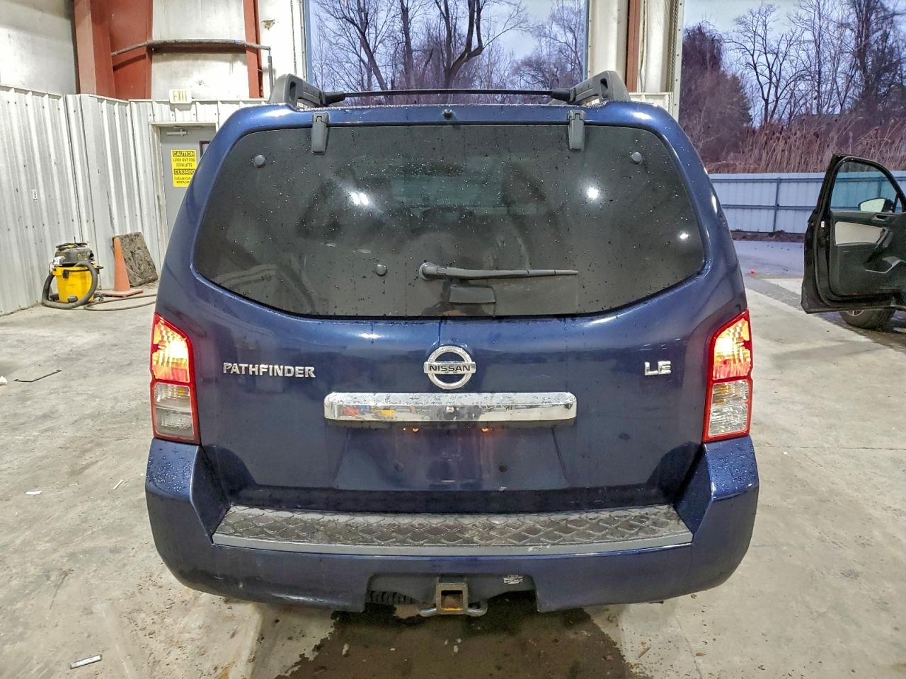 2011 NISSAN PATHFINDER S photo 6