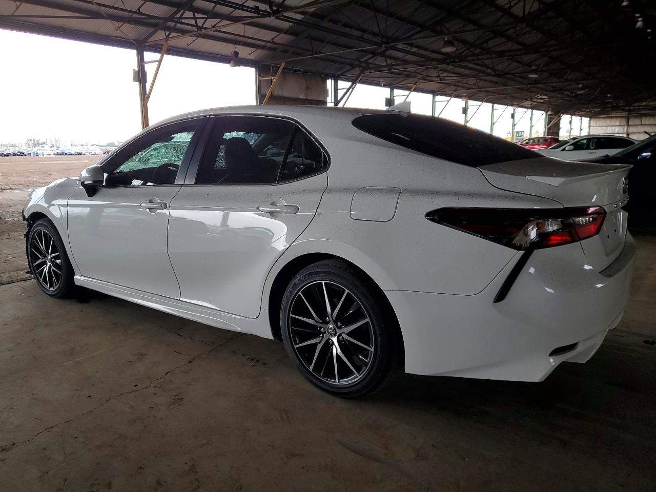 2021 TOYOTA CAMRY SE photo 2