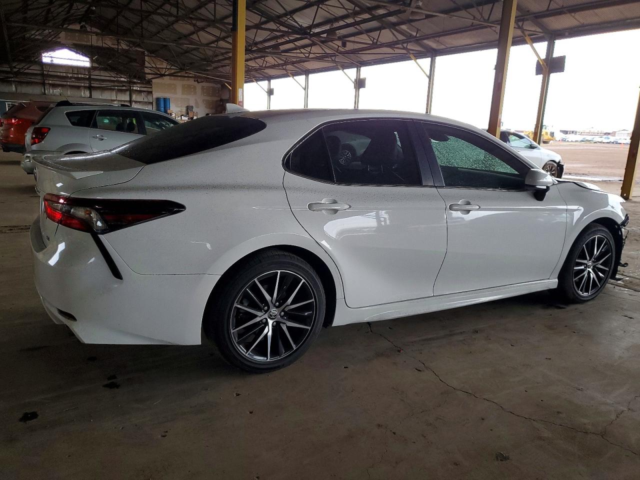 2021 TOYOTA CAMRY SE photo 3