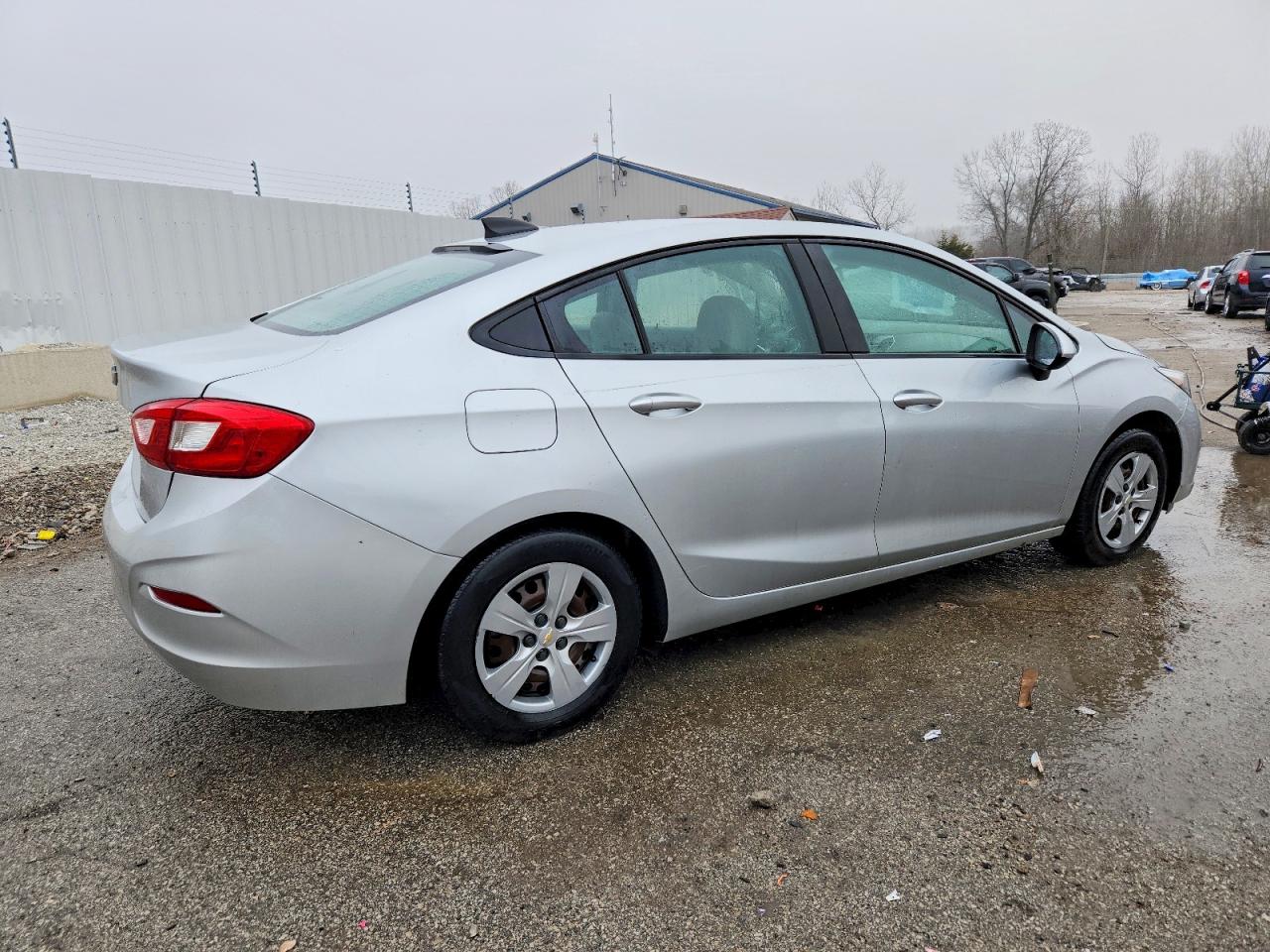 2017 CHEVROLET CRUZE LS photo 3