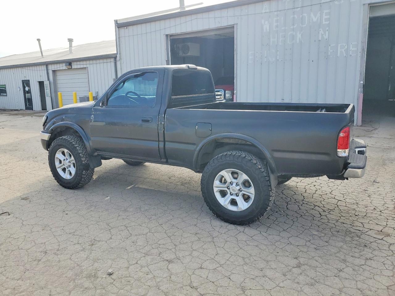 2002 TOYOTA TACOMA photo 2
