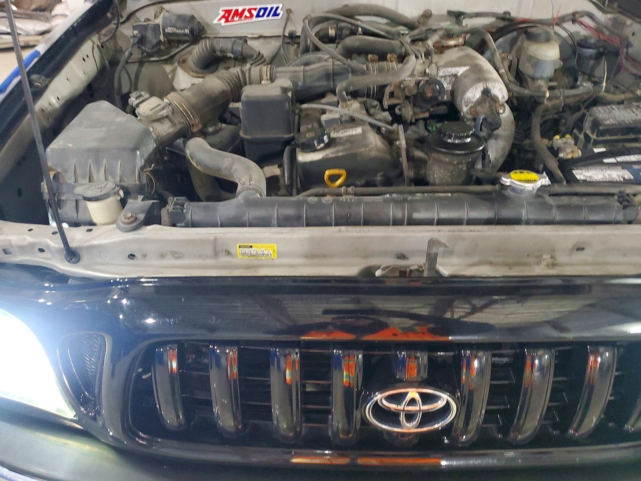 2002 TOYOTA TACOMA photo 11