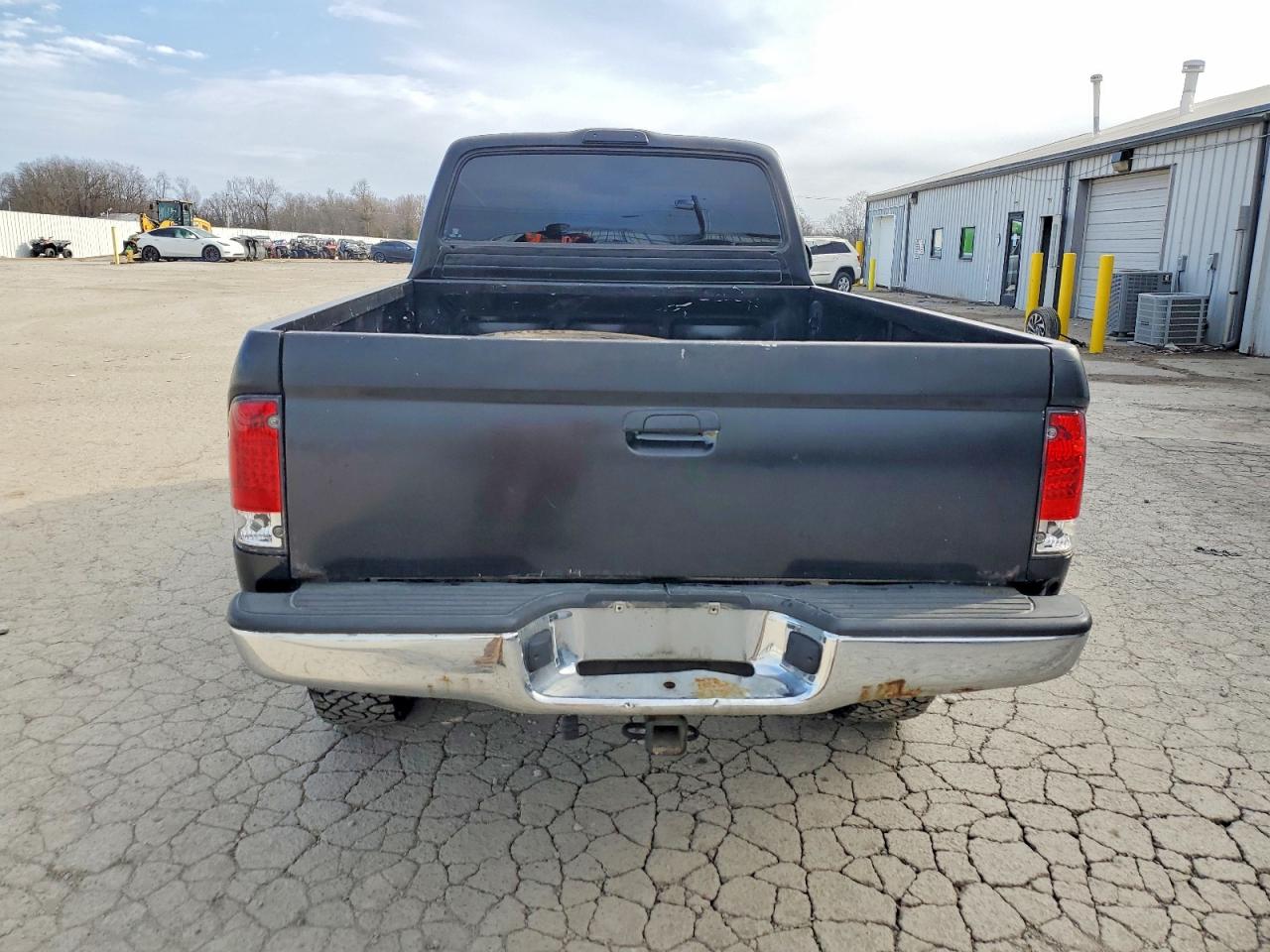 2002 TOYOTA TACOMA photo 6
