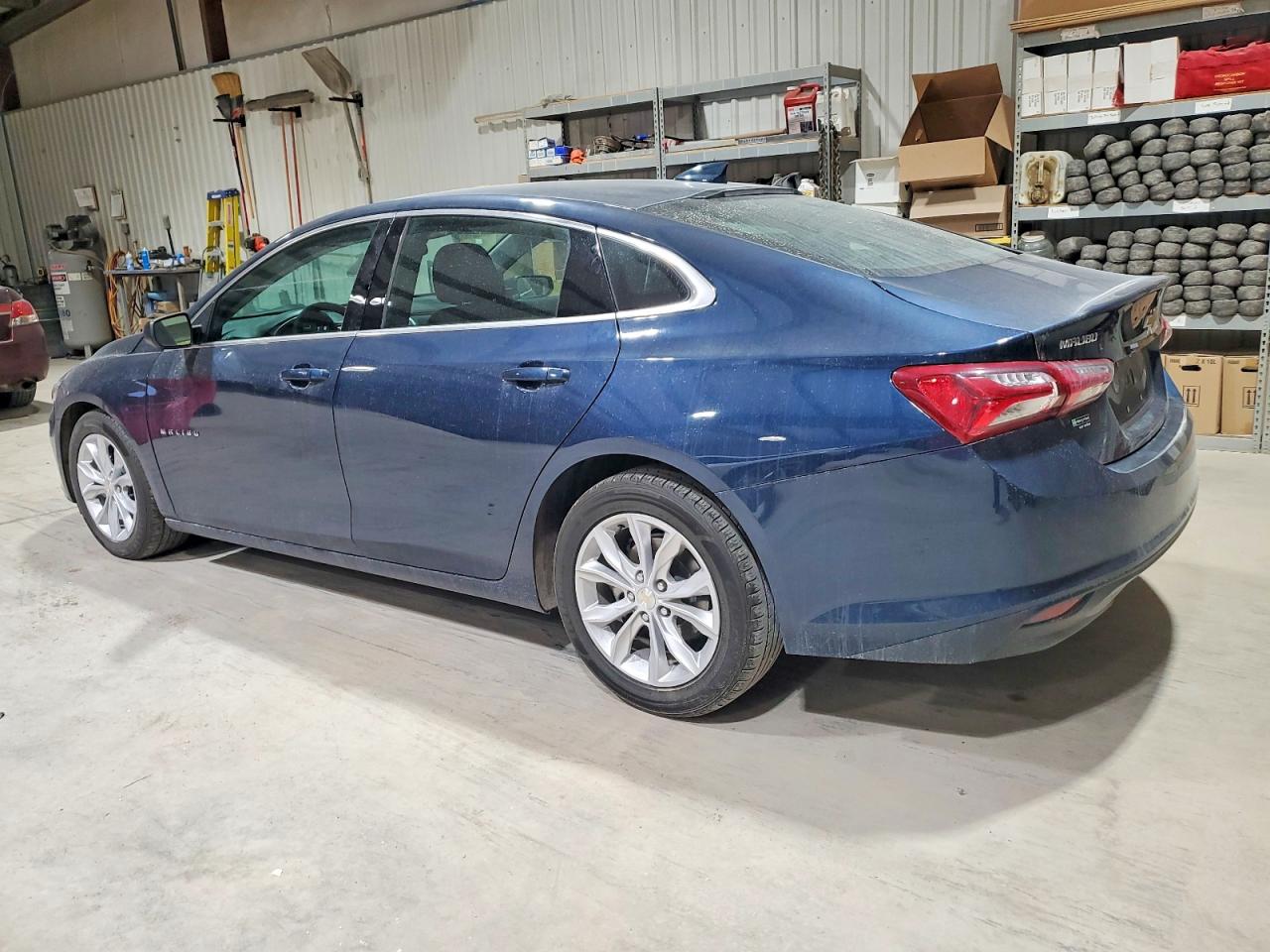 2022 CHEVROLET MALIBU LT photo 2