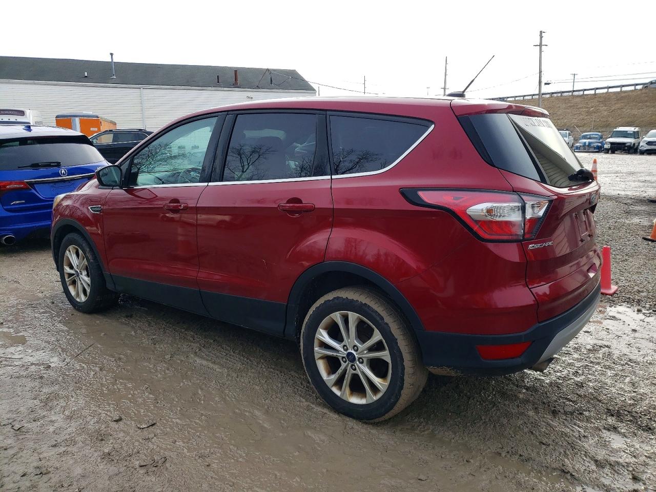 2017 FORD ESCAPE SE photo 2