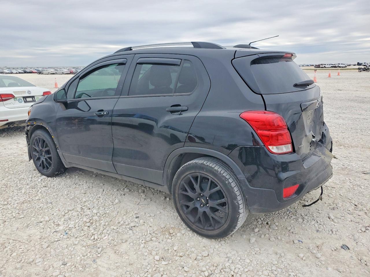 2021 CHEVROLET TRAX 1LT photo 2