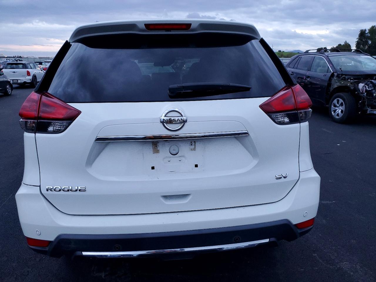 2020 NISSAN ROGUE S photo 6