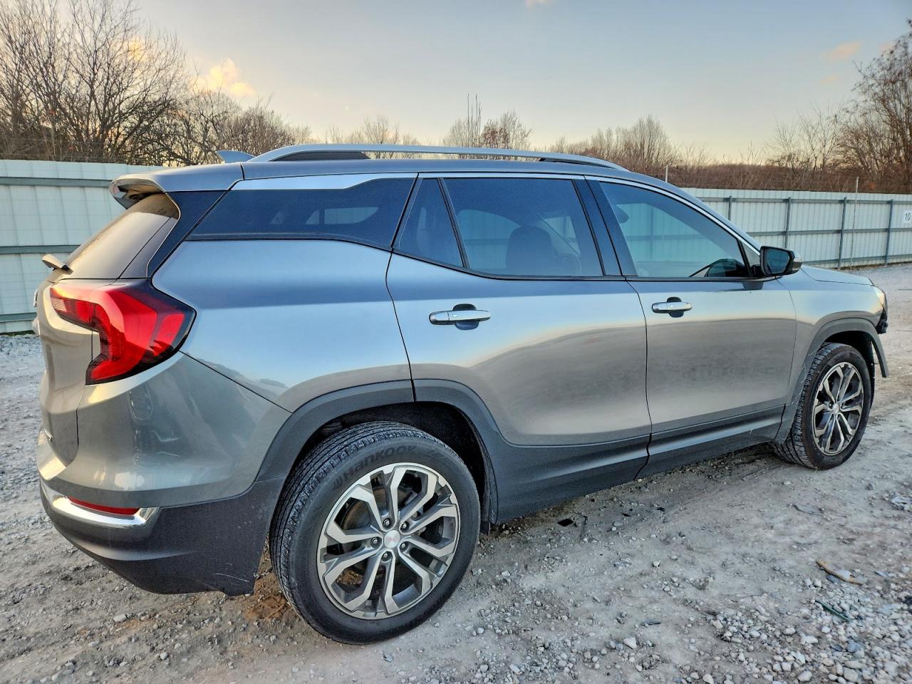 2020 GMC TERRAIN SLT photo 3