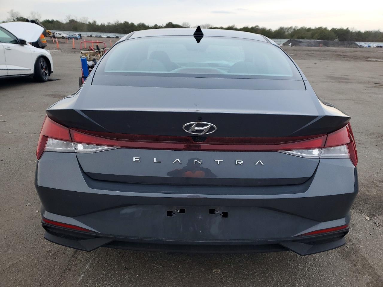 2023 HYUNDAI ELANTRA SEL photo 6