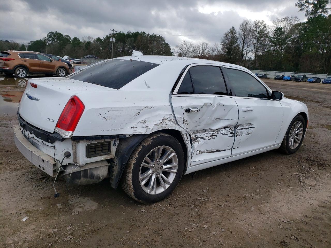 2018 CHRYSLER 300 TOURING photo 3