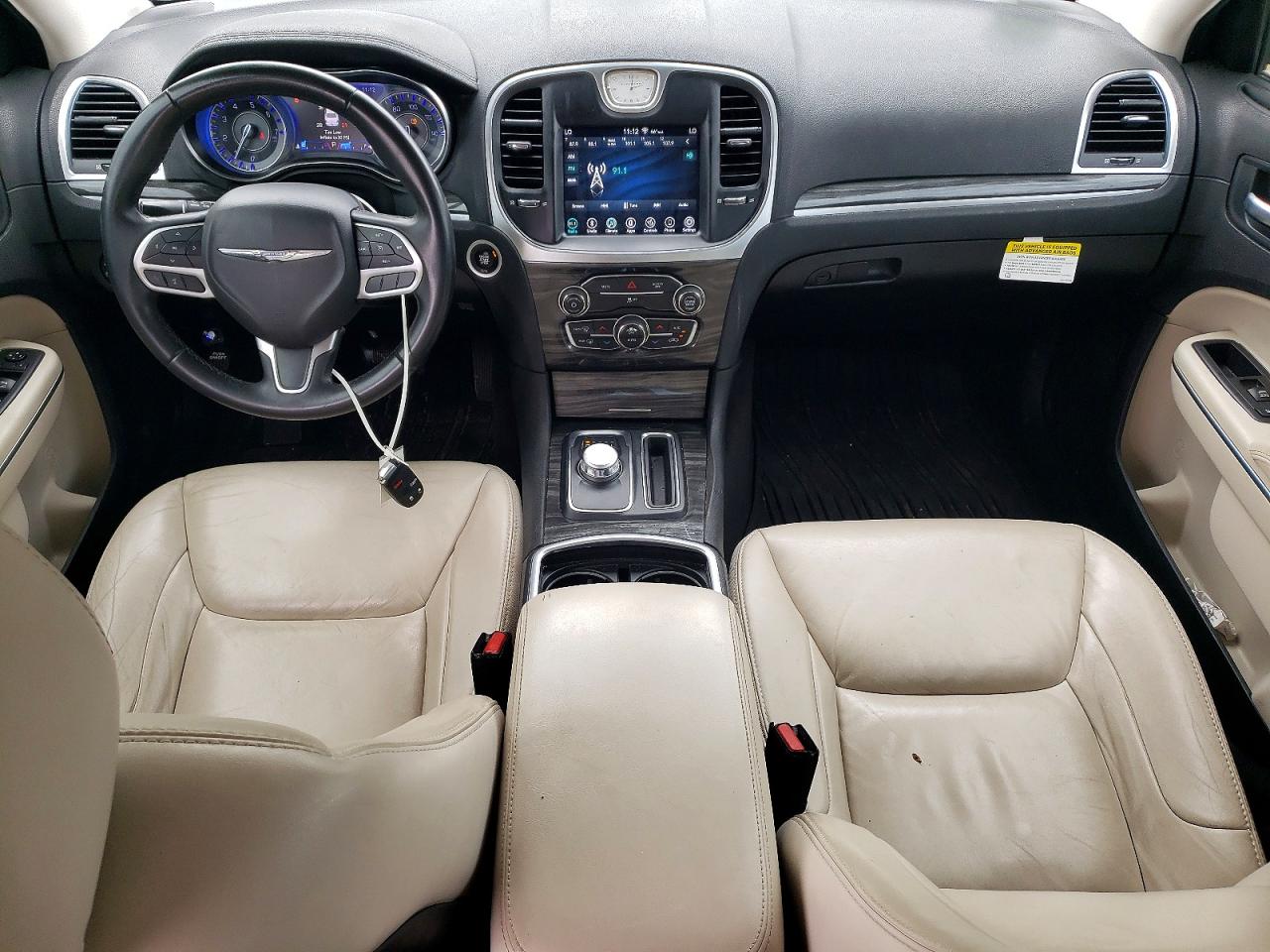 2018 CHRYSLER 300 TOURING photo 8