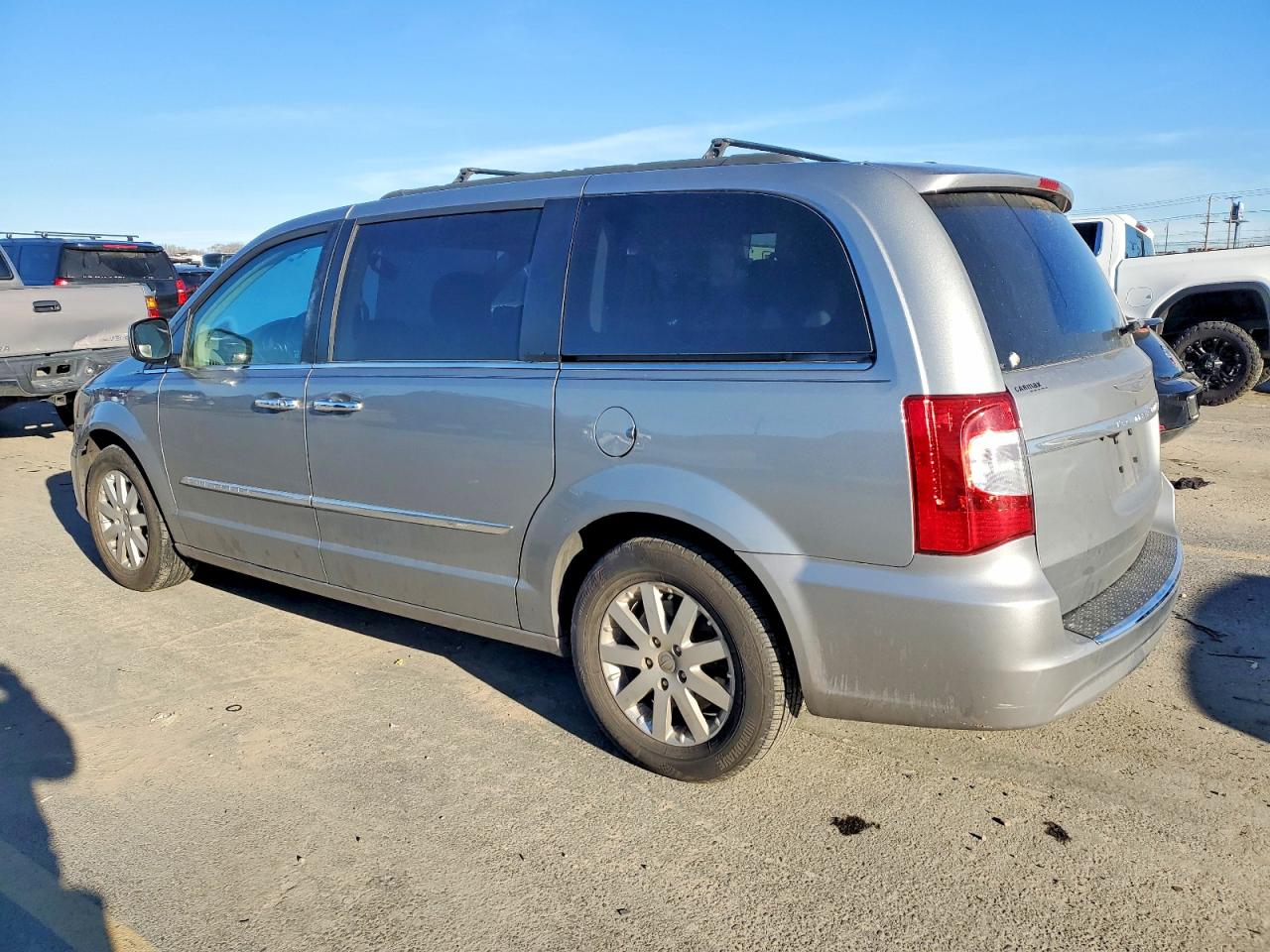 2015 CHRYSLER TOWN & COUNTRY TOURING photo 4