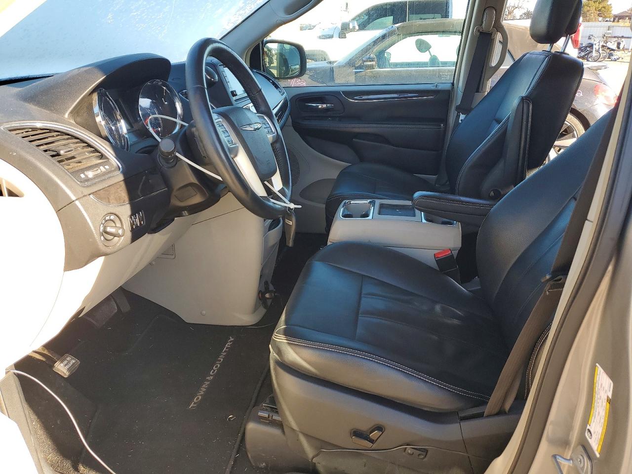 2015 CHRYSLER TOWN & COUNTRY TOURING photo 19