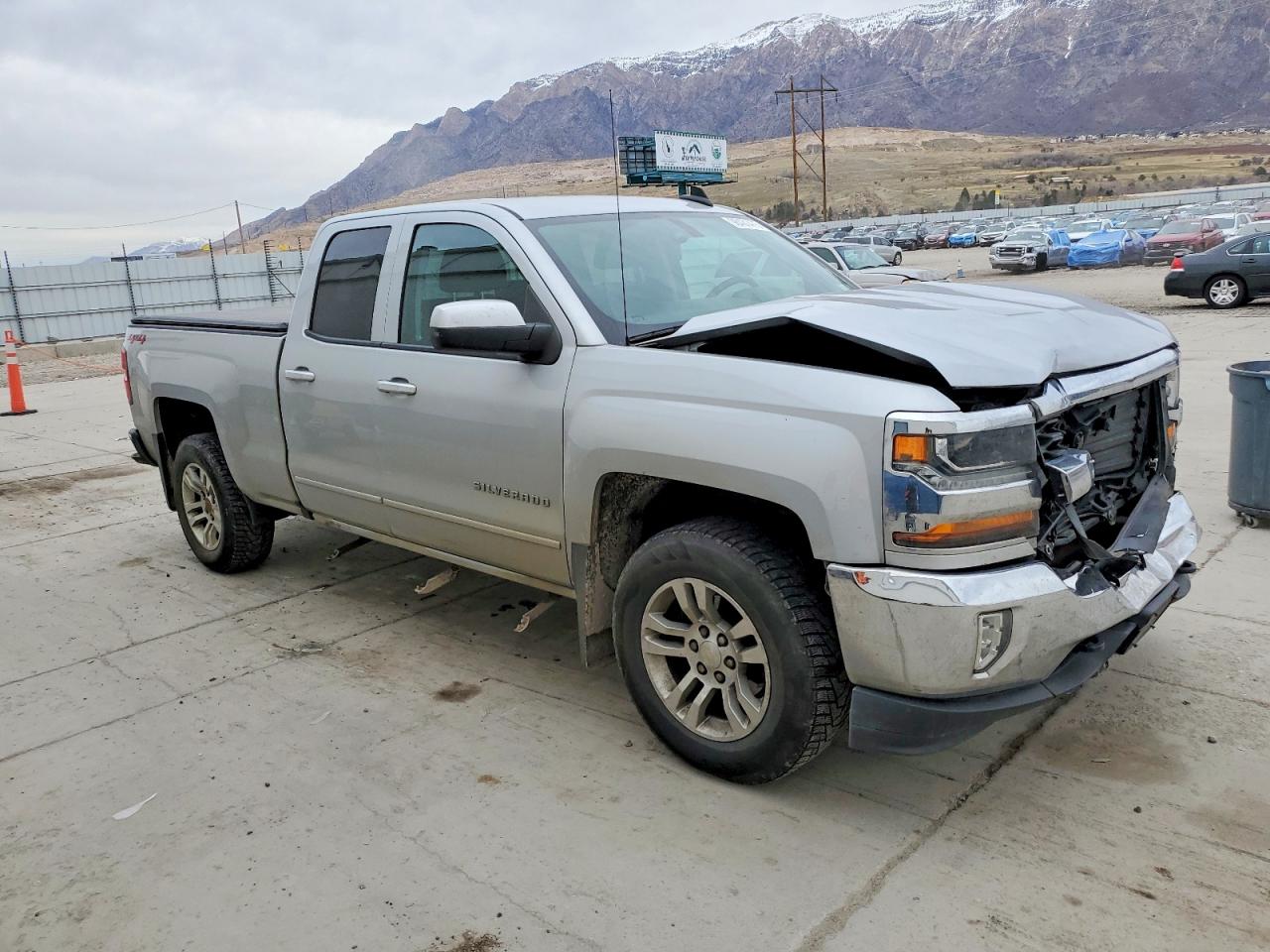 2018 CHEVROLET SILVERADO K1500 LT photo 4