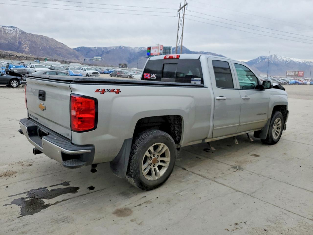 2018 CHEVROLET SILVERADO K1500 LT photo 3