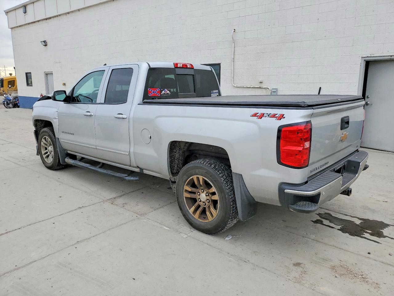 2018 CHEVROLET SILVERADO K1500 LT photo 2