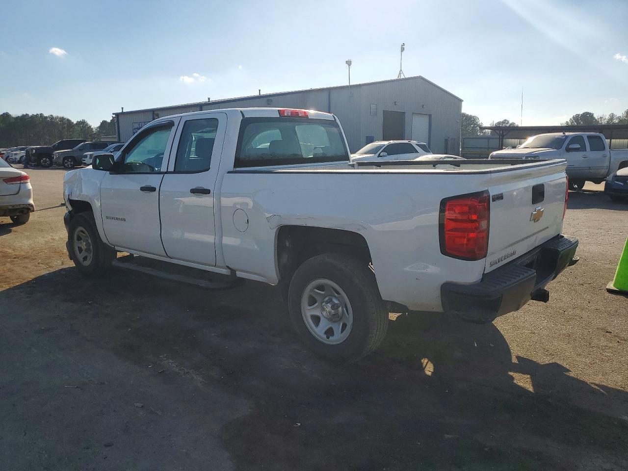 2016 CHEVROLET SILVERADO C1500 photo 2