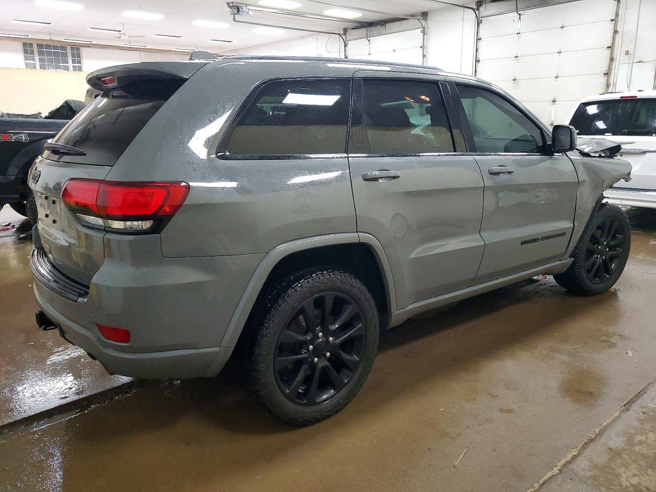 2019 JEEP GRAND CHEROKEE LAREDO photo 5