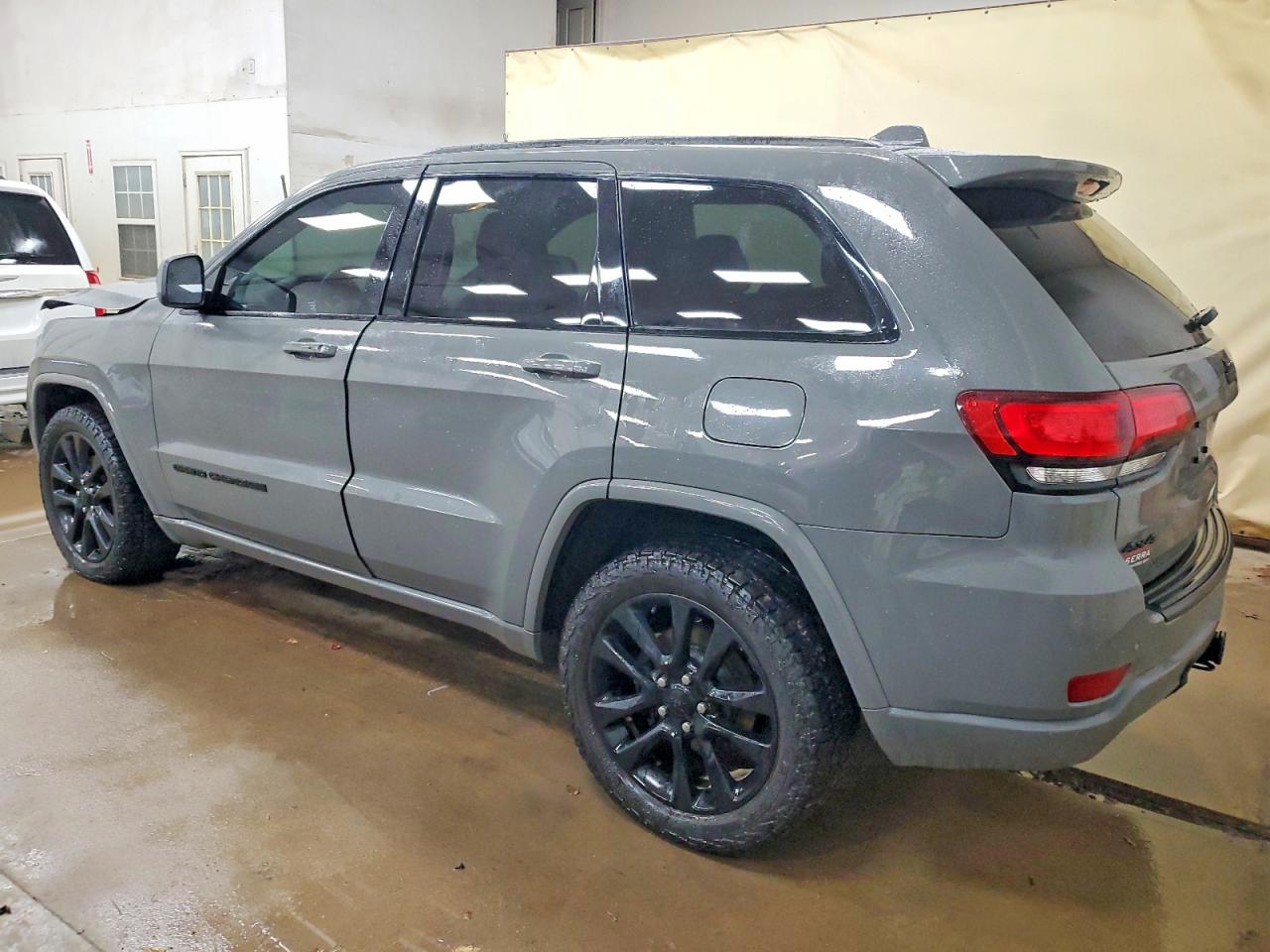 2019 JEEP GRAND CHEROKEE LAREDO photo 3