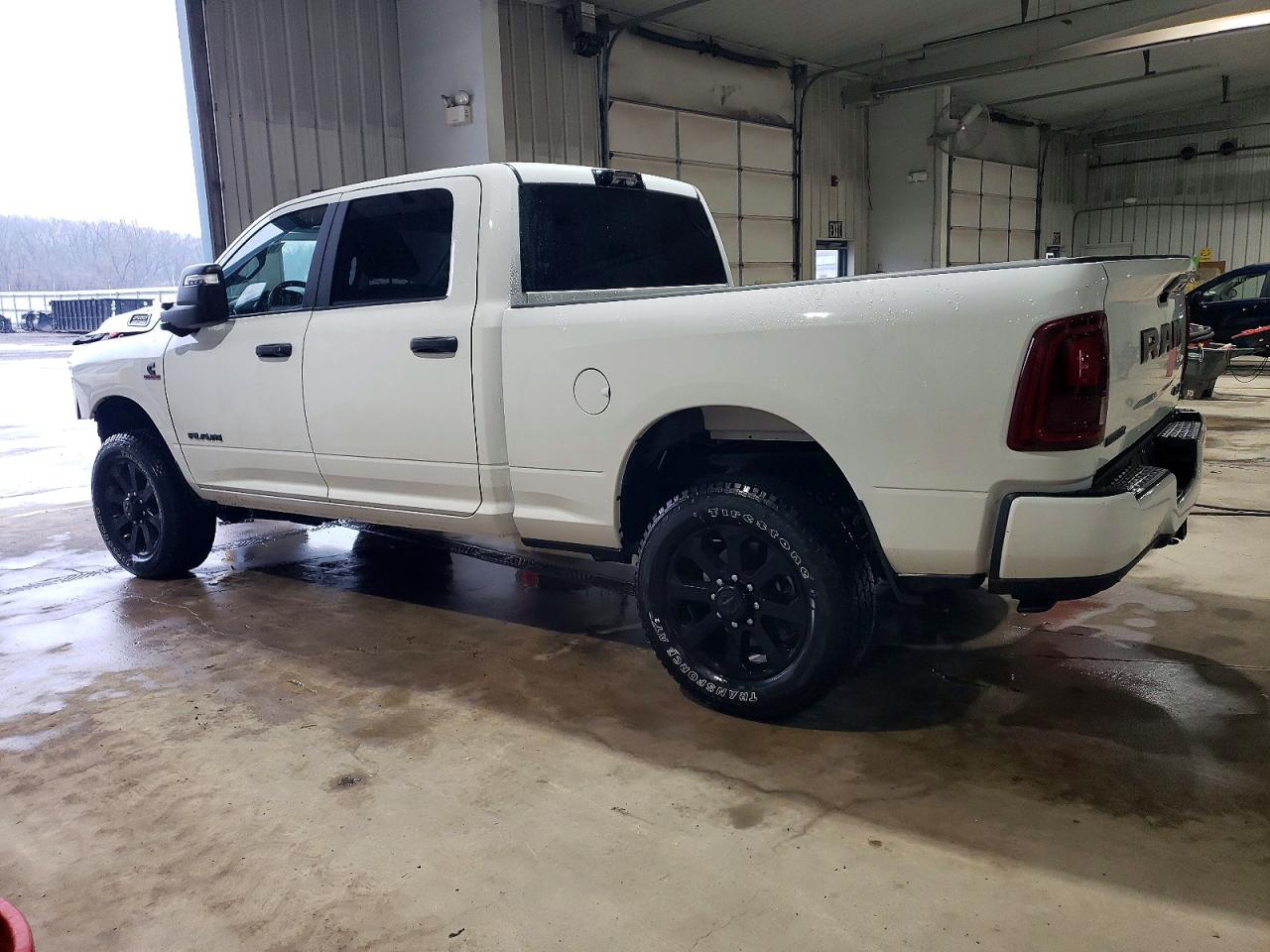 2025 RAM 2500 BIG HORN photo 3