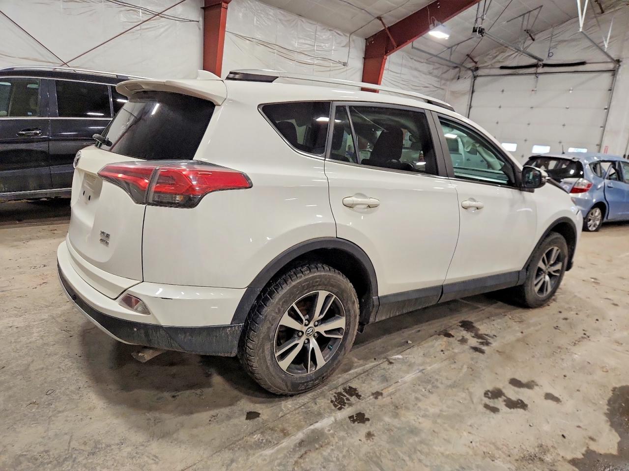 2016 TOYOTA RAV4 XLE photo 3